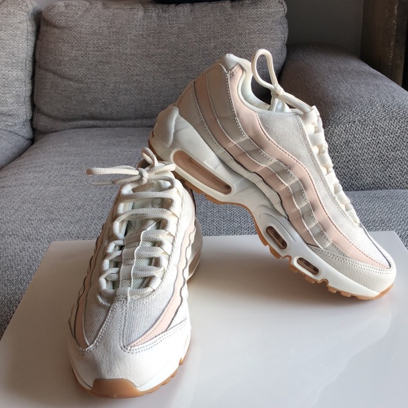 Women Air Max 95 - Picture 3 of 5